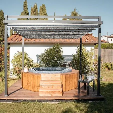 Casa Le Camelie Idromassaggio E Relax Lucca Сasa de vacaciones