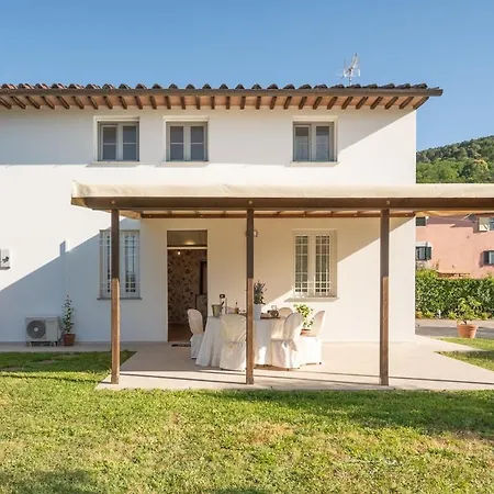 Casa Le Camelie Idromassaggio E Relax Lucca * Capannori