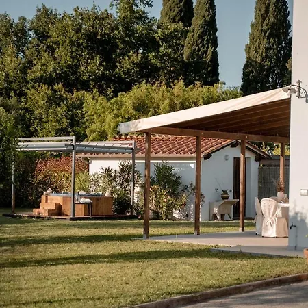 Casa Le Camelie Idromassaggio E Relax Lucca Ferienhaus