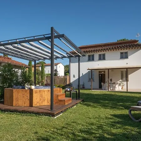 Casa Le Camelie Idromassaggio E Relax Lucca * Capannori