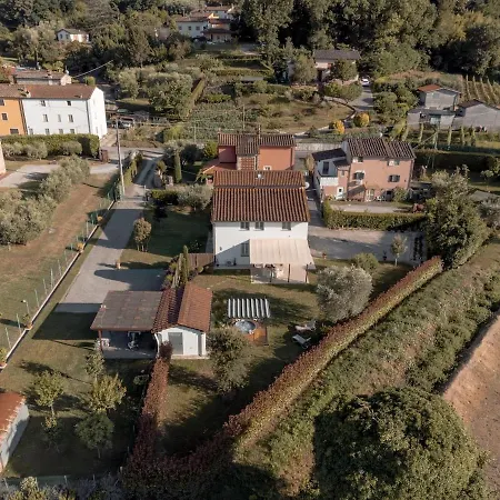 Сasa de vacaciones Casa Le Camelie Idromassaggio E Relax Lucca Capannori